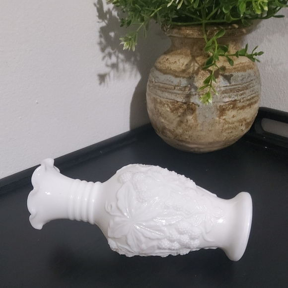 Vintage Imperial Glass Milk Glass Vase - Picture 4 of 6